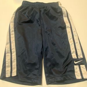MENS Nike shorts (L)